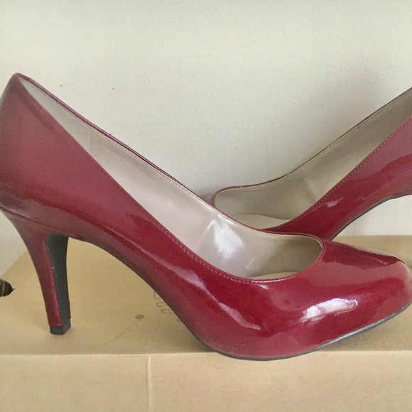 Pumps - Picture 2 of 4